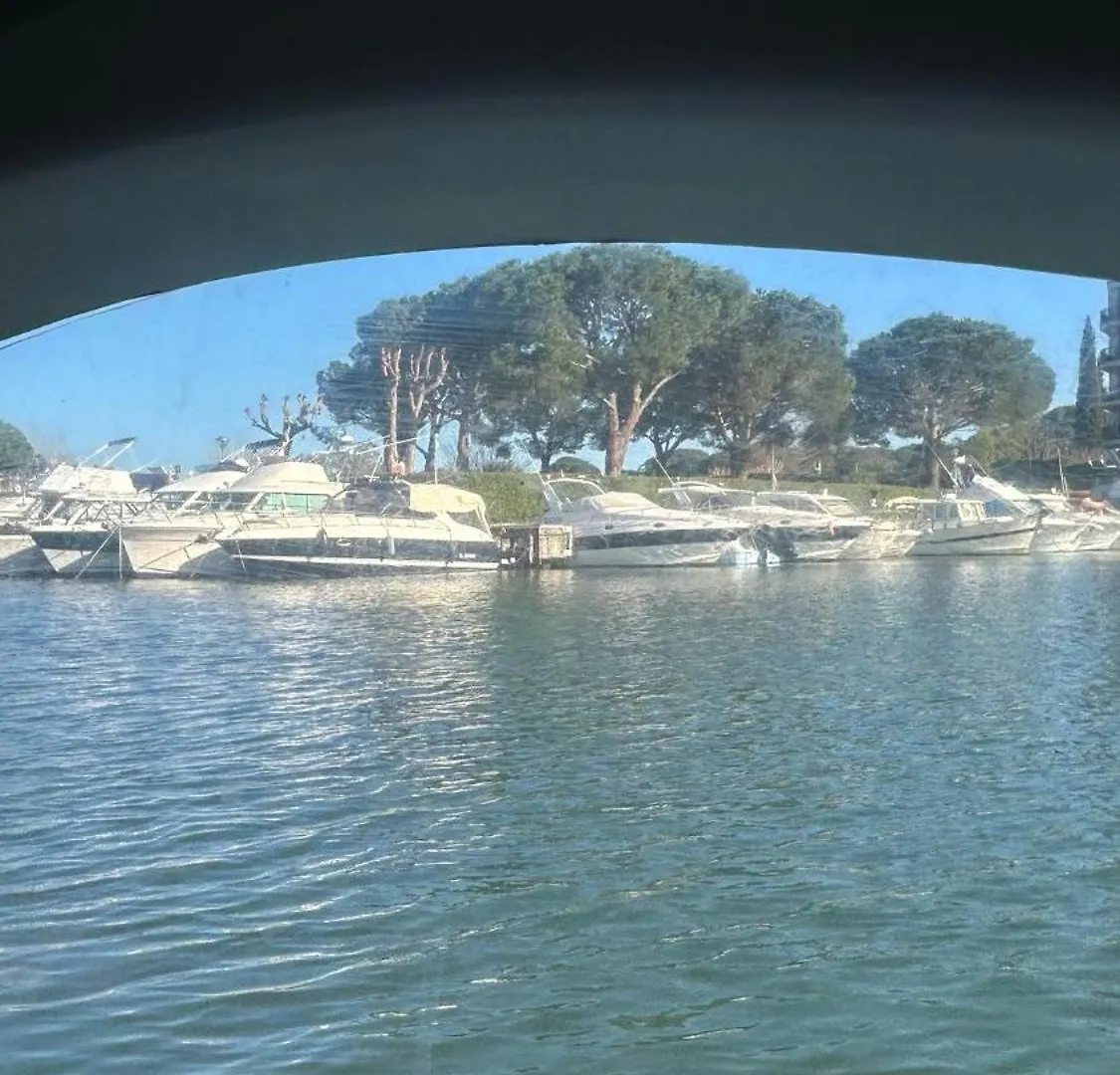 Botel Refuge Marin - Twins Boat Hotel Mandelieu-la-Napoule France